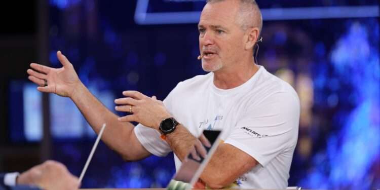 Dell Offers COO Clarke $132 Mn in Performance-Linked Stock Options