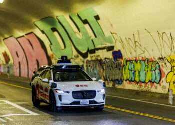 California Cracks Down on Robotaxis, Allows Police to Ticket Driverless Cars