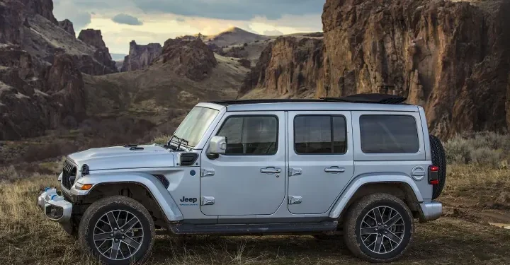 Jeep Recalls 320,000 4xe PHEVs After Battery Fire Risk Resurfaces