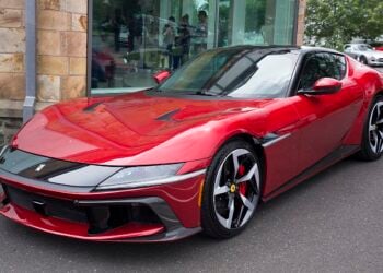 Ferrari 12Cilindri Manuale Revealed