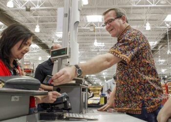Why Costco Doesn’t Accept American Express: The Business Strategy Behind the Visa-Only Policy