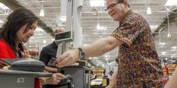 Why Costco Doesn’t Accept American Express: The Business Strategy Behind the Visa-Only Policy