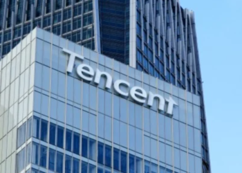 Tencent fires WeChat manager over bonus leak