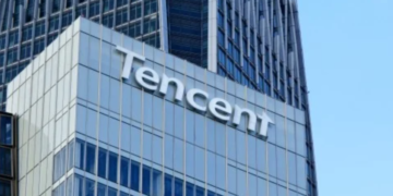 Tencent fires WeChat manager over bonus leak