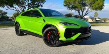Lamborghini Unveils Urus SE Performante, Bets Big on Hybrid Power Instead of EVs