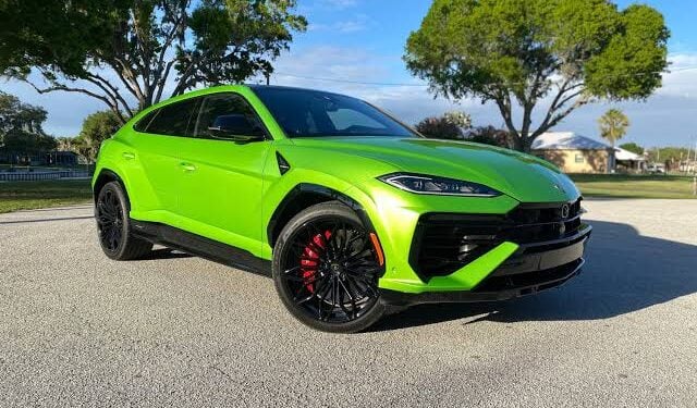 Lamborghini Unveils Urus SE Performante, Bets Big on Hybrid Power Instead of EVs