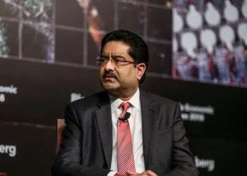 Aditya Birla Group Secures ₹24,000 Cr Bank Commitments for Shell Renewables Deal
