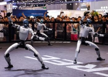 China Curbs Humanoid Robot IPOs After Unitree’s Volatile Debut