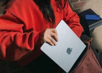 MacBook Pro With OLED Display Rumored to Be ‘Significantly Lighter’
